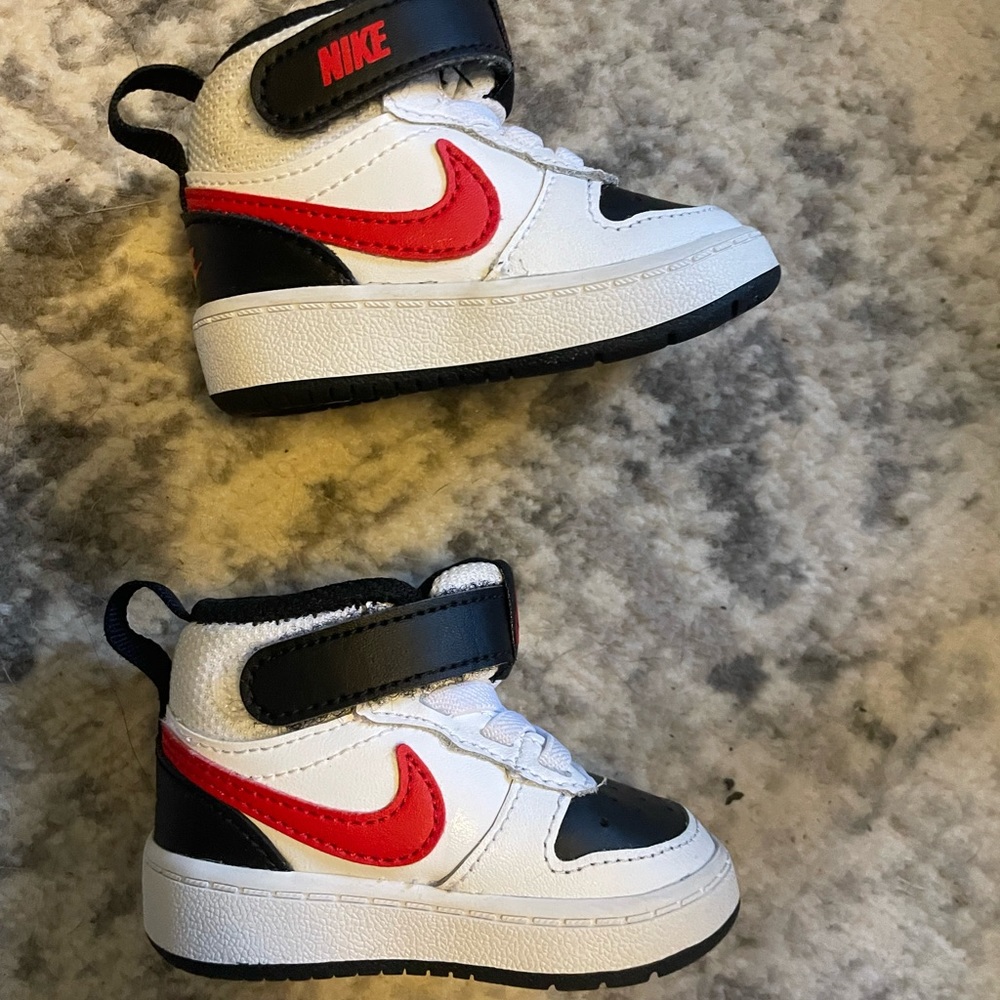 NWOT/EUC Infant Nike’s